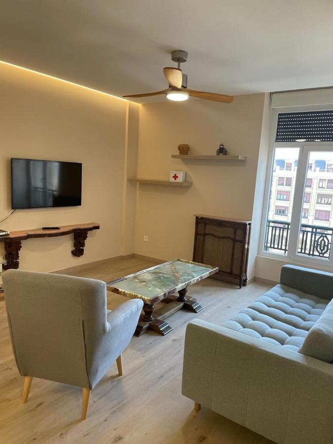 Apartamentos Gyc Vistas A Santo Domingo León Exteriör bild